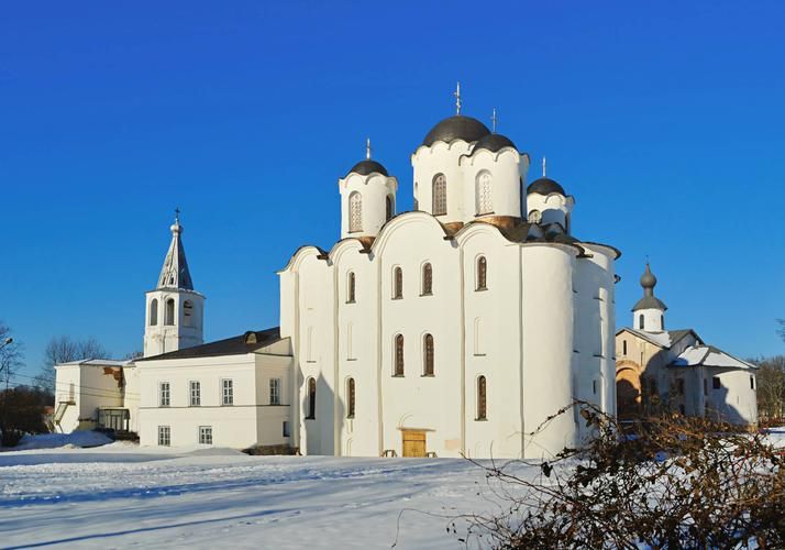 Автобус| От дворцовых садов до тайных подвалов