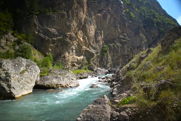 В гости на Кавказ — где каждый камень помнит историю, а воздух пахнет свободой