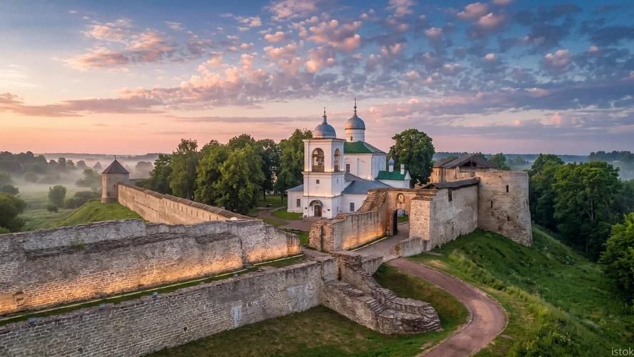 Отдых на майские: Псков и святые Печоры