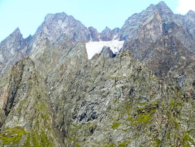 Величественный Кавказ: ущелья, водопады, легенды